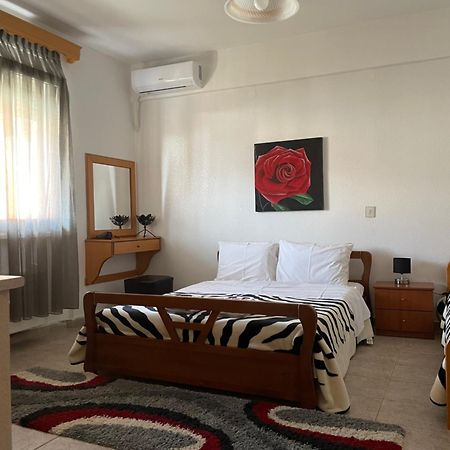 Voras Apartments Loutraki  Exterior photo