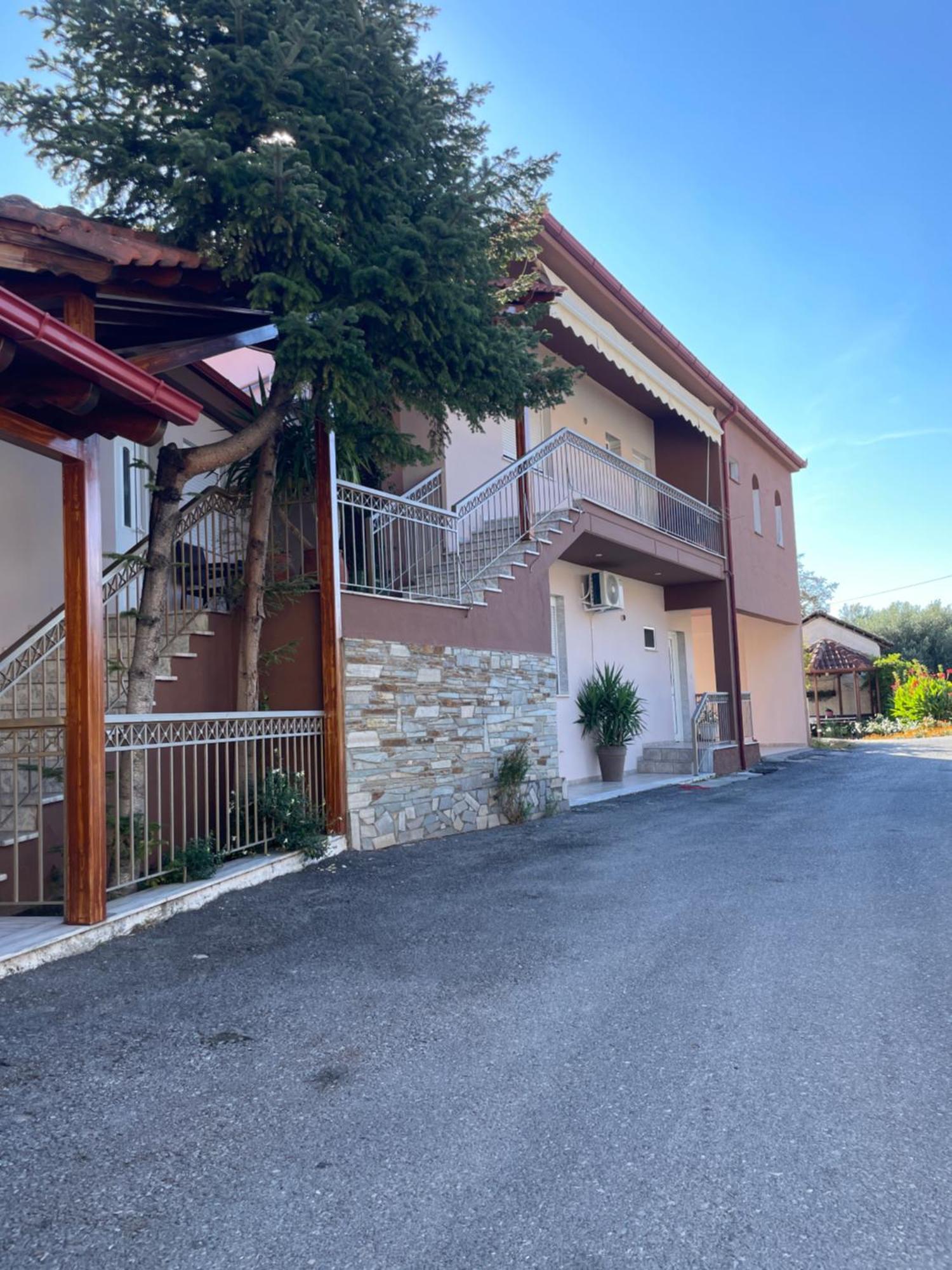 Voras Apartments Loutraki  Exterior photo